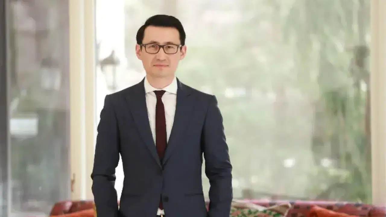 Kuzzat Altay biyografisi, yaşı kaç, mesleği ne, kökeni neresi? Almanya yılları ve diaspora faaliyetleri