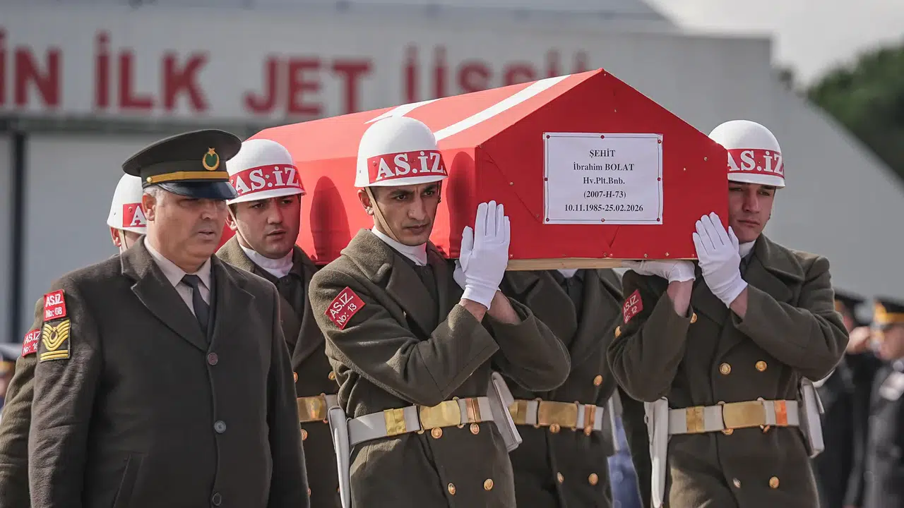 Balıkesir’de şehit pilota tören: İbrahim Bolat son yolculuğuna uğurlandı