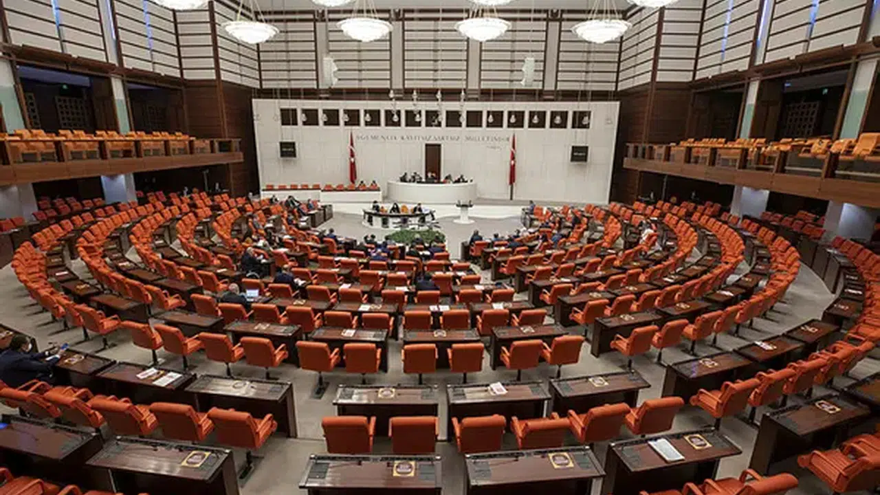 Emekli ikramiyesi zammı Meclis’ten geçer mi, 18-25 yaş desteği kimleri kapsıyor, bedelli askerlik ücreti değişir mi?