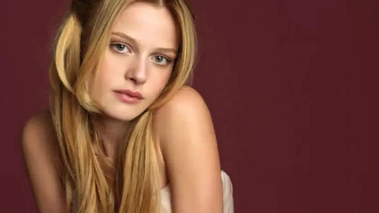 Bir dönemin en doğal güzellerindendi... Naz Elmas’ı görenler gözlerine inanamadı!