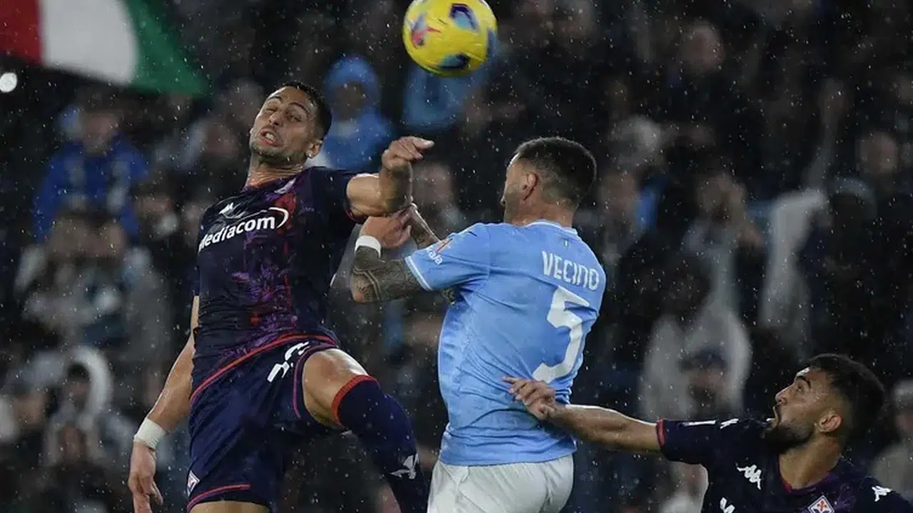 Galatasaray’da İkinci Vecino Vakası Yaşandı Mı? Taraftar Tepkisi Sonrası Transfer Neden Rafa Kalktı?