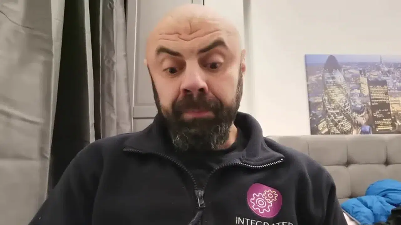 Cenk Hoca Kaç Yaşında ve Nereli? İslam’a Yönelik Hakaret Mi Etti?