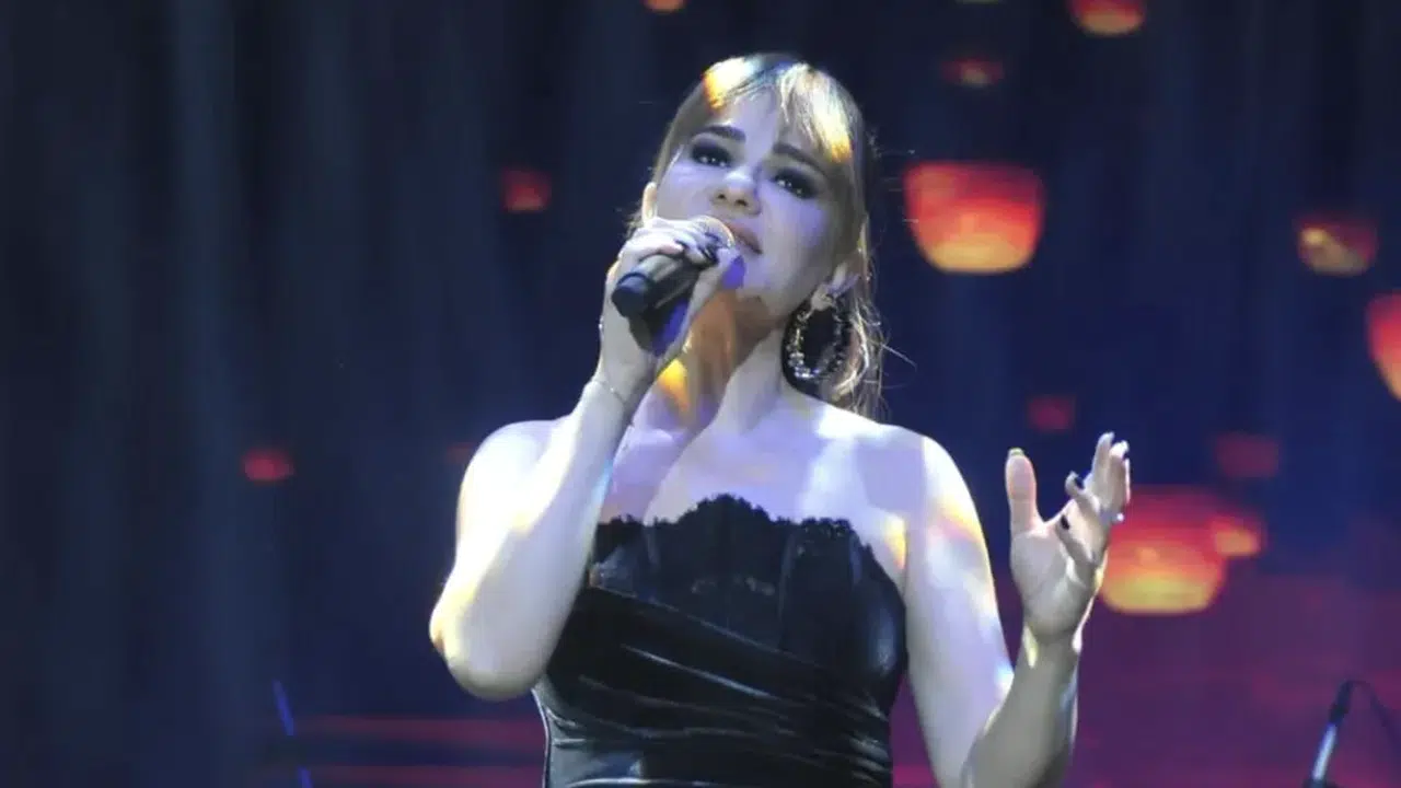 Derya Bedavacı Kıbrıs’ta sahne aldı yeni şarkılar için tarih verdi