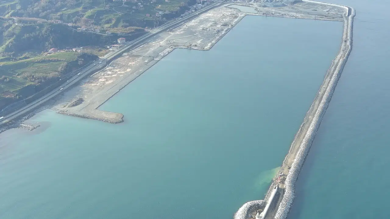 İyidere Lojistik Limanı'nın üst yapısı ağustosta tamamlanacak