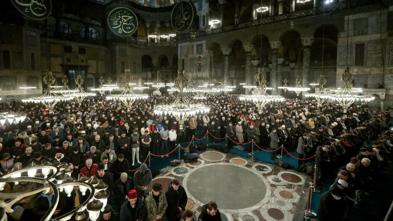 On Bir Ayın Sultanı Başlıyor! İlk Teravih Yarın Akşam
