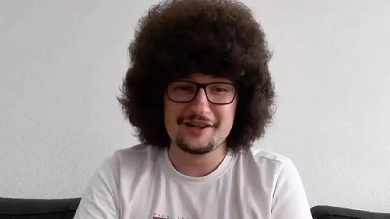 Saçlarını 1.5 Yıldır Kesmeyen Manchester United Taraftarı Kim, Neden Kesmiyor, Instagram Hesabı Ne?