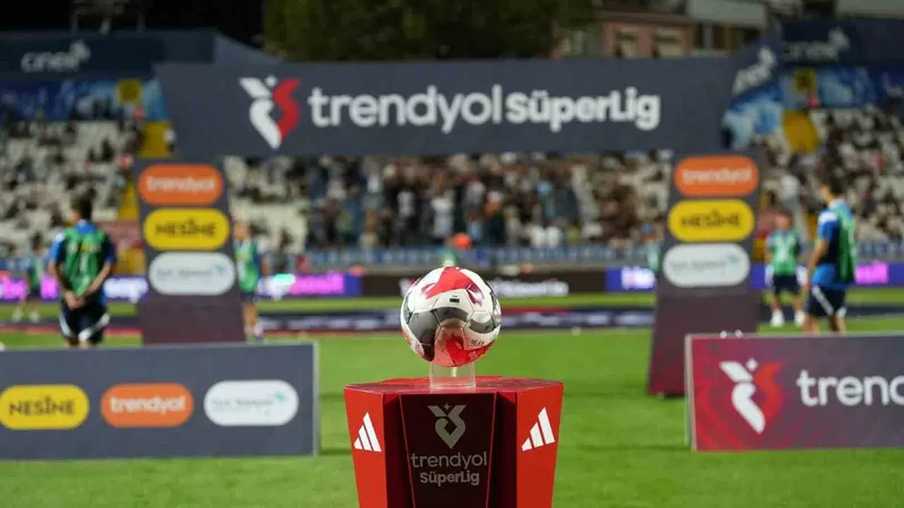 Beşiktaş - Galatasaray derbisi ne zaman, saat kaçta ve hangi kanalda? Süper Lig’de dev derbi için geri sayım başladı!