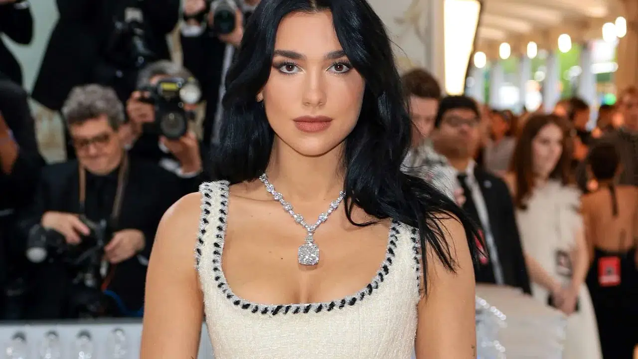 Dua Lipa'nın dini nedir