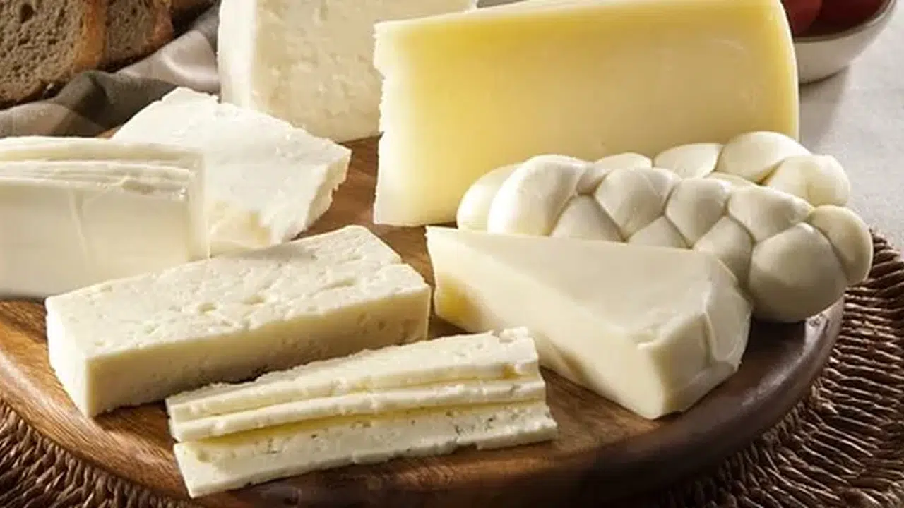 Rüyada peynir görmek ANLAMI ne? Rüyada beyaz peynir, kaşar peyniri, küflü peynir görmek, peynir almak ve peynir yemek neye işarettir?