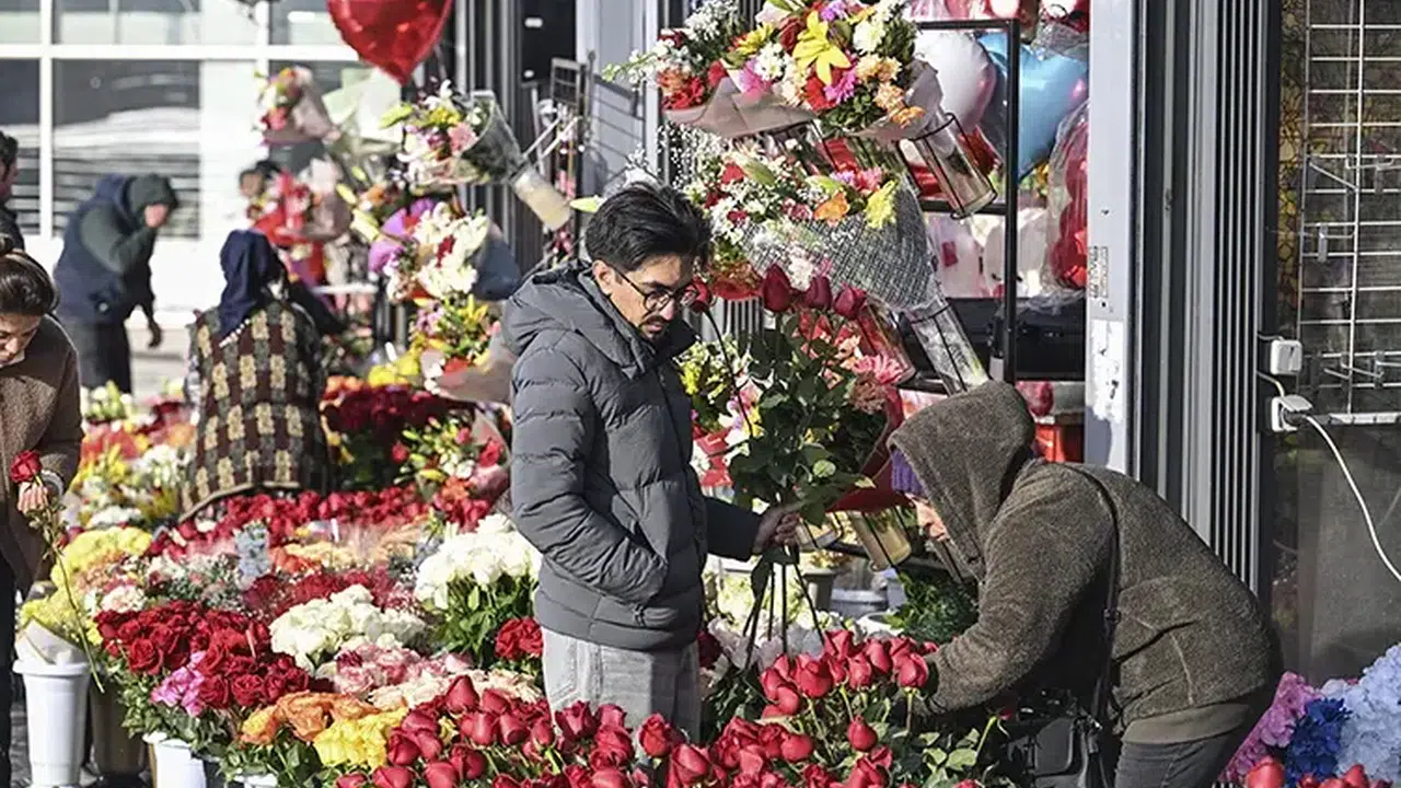 14 Şubat’ta kırmızı gül fiyatı kaç TL 2026, en ucuz gül nerede satılıyor, Sevgililer Günü çiçek fiyatları arttı mı?