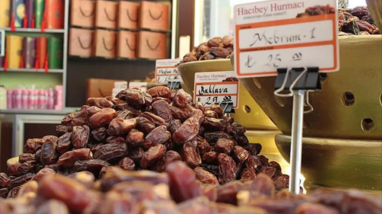 Ramazan öncesi hurma rafları dolduruldu! Fiyatlar ve çeşitler açıklandı