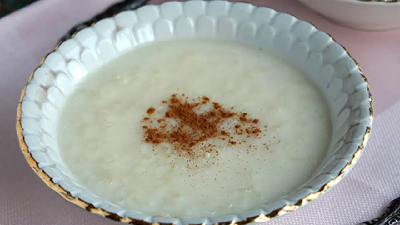 Sütlaç nasıl yapılır, kıvamı nasıl tutar, ne eklenir, malzemeleri neler?