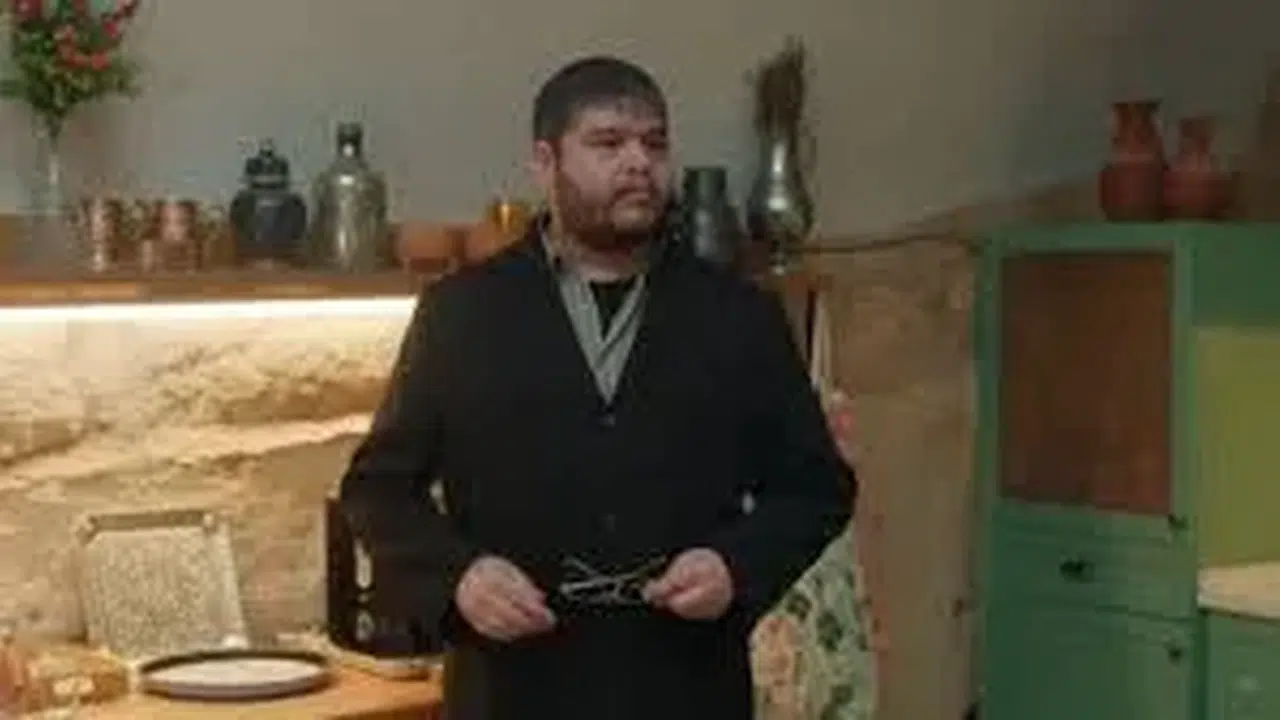 Uzak Şehir Kadir aslında kim, oyuncunun gerçek adı ne, hangi dizilerde oynadı?