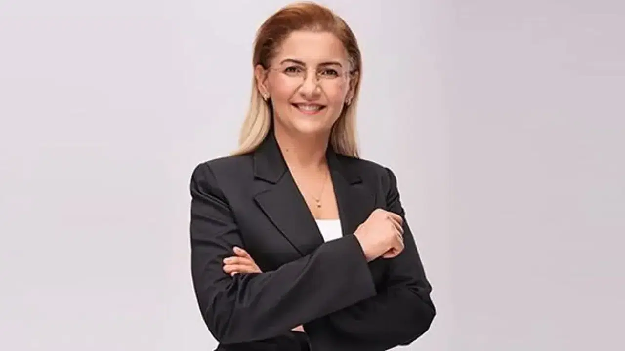 Bakırköy Belediye Başkanı Ayşegül Ovalıoğlu (SİYASİ KARİYERİ) hayatı, hangi partiden, ne ödülü aldı?