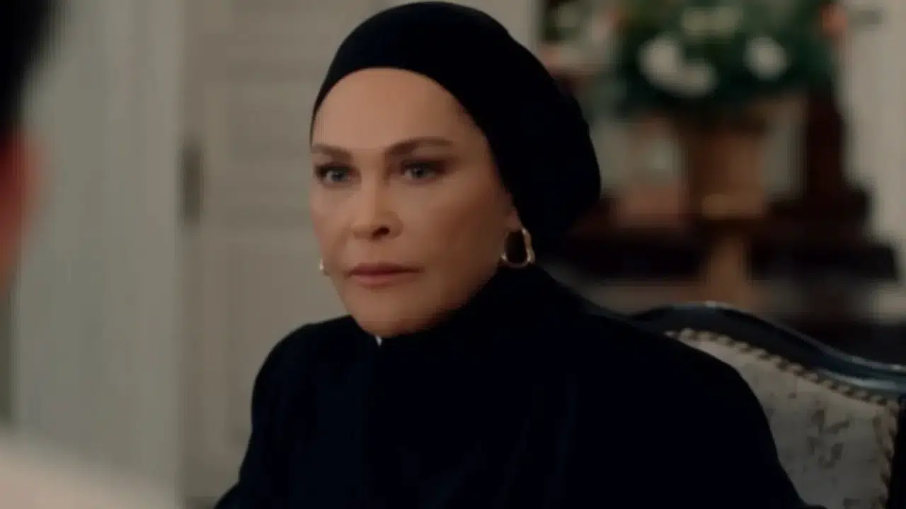 Aynı Yağmur Altında’da Hülya Avşar’a Filtre Mi Yapılıyor, Filtresiz Hali Nasıl?