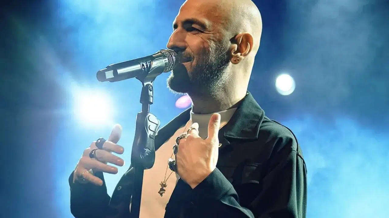 Soner Sarıkabadayı Türkiye turnesi ile hayranlarıyla buluşuyor