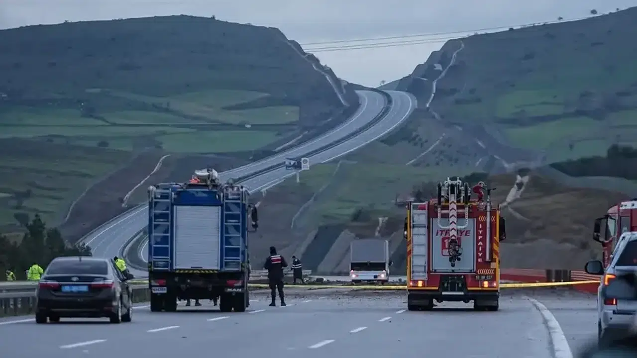 Telsiz İrtibatı Kesildi… Balıkesir’de F-16 Otoyolda Çukur Oluşturdu, Pilot Şehit Oldu!