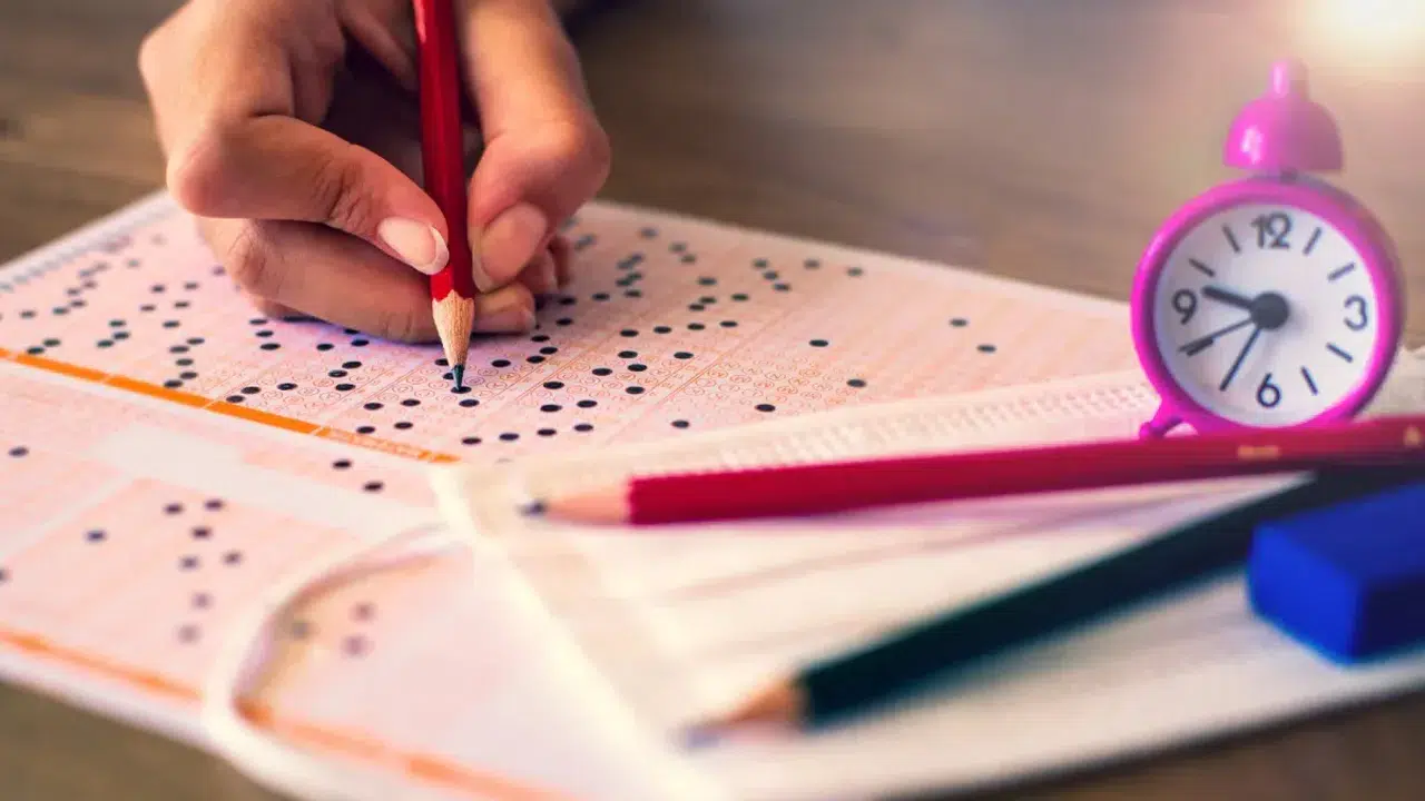 Vakıf üniversitelerinde kontenjanlar azaltılacak mı, hangi bölümlerde düşüş olacak? YÖK başkanı Erol Özvar açıkladı