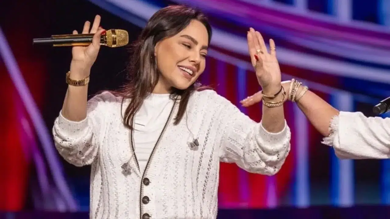 Ebru Gündeş Riyad’da sahne aldı mı, konserde hangi dilde şarkı söyledi, 1 saatlik kazancı ne kadar?