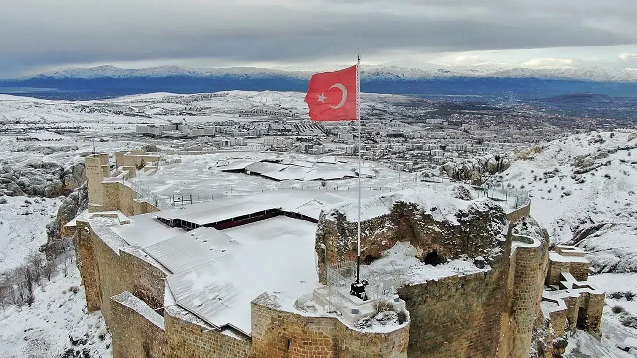 Elazığ’da Gece Ayazı! Sıcaklık -6 Dereceyi Görecek, Gündüz 11 Dereceye Çıkacak