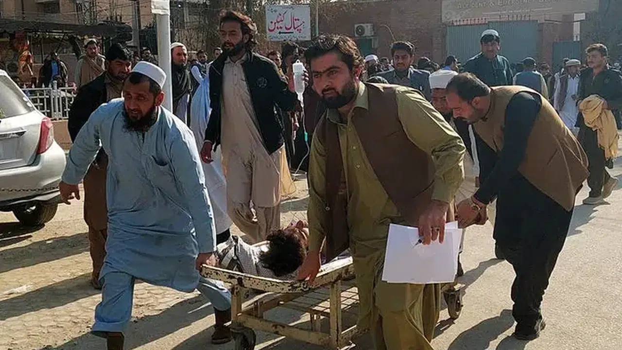 Pakistan’da Karakol Kapısında Dehşet! 14 Yaralı, 2 Kişi Hayatını Kaybetti