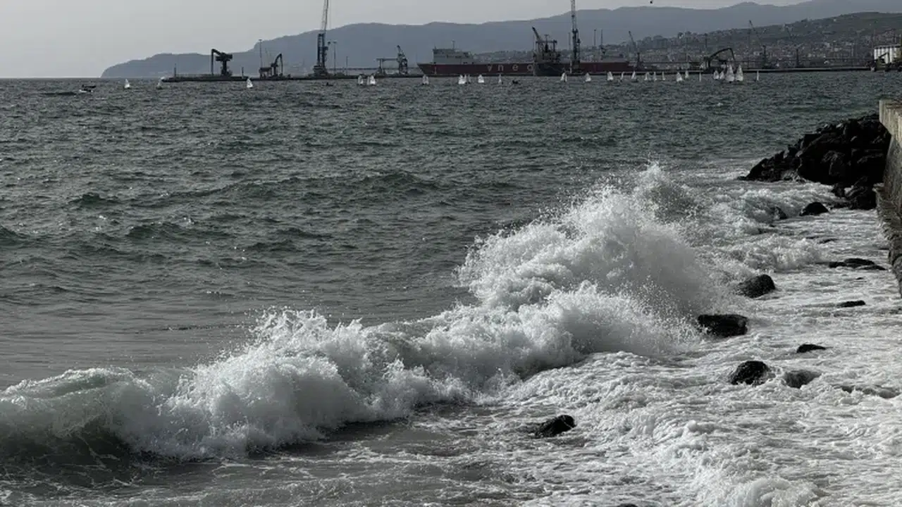 Lodos Deniz Ulaşımını Vurdu! 3 İlde Seferler Durduruldu