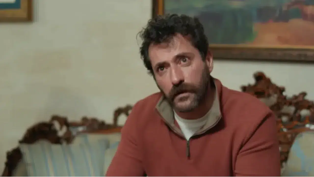 Burç Kümbetlioğlu hayatı (kimdir), kaç yaşında, nereli? Uzak Şehir dizisinde Boran hangi dizi ve filmlerde oynadı?