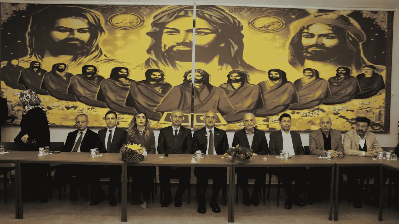 Bakan Ersoy Alevi-Bektaşi dedeleri ve canlarla hızır lokmasında buluştu