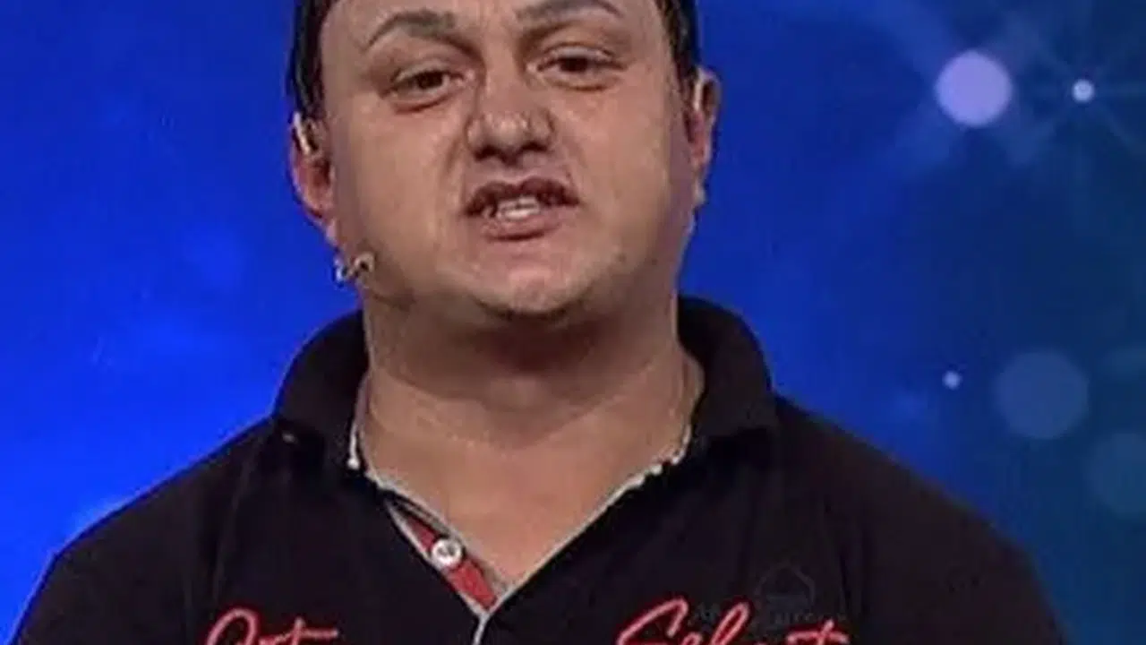 ‘Güldürmeyen Adam' olarak tanınmıştı, Özcan Özçelik kim, yaşı kaç, şimdi ne yapıyor?