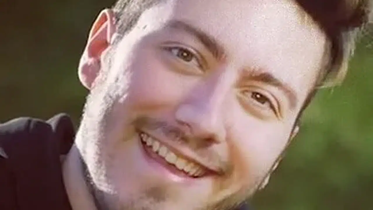 Enes Batur kiminle sevgili? Eski sevgilisinin adı nedir?