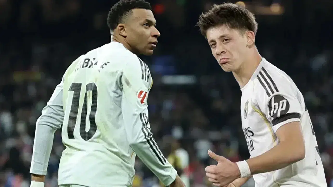 Genç Yıldız Arda Güler, Sevgilisiyle Paris’te Objektiflere Takıldı!