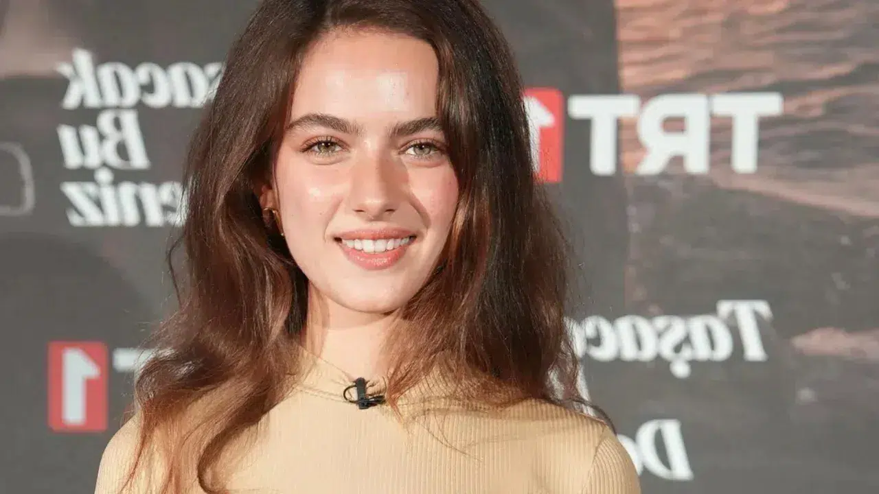 Ava Yaman kim, nereli, kaç yaşında, hangi dizilerde oynadı? Taşacak Bu Deniz’in Eleni’si hakkında her şey!