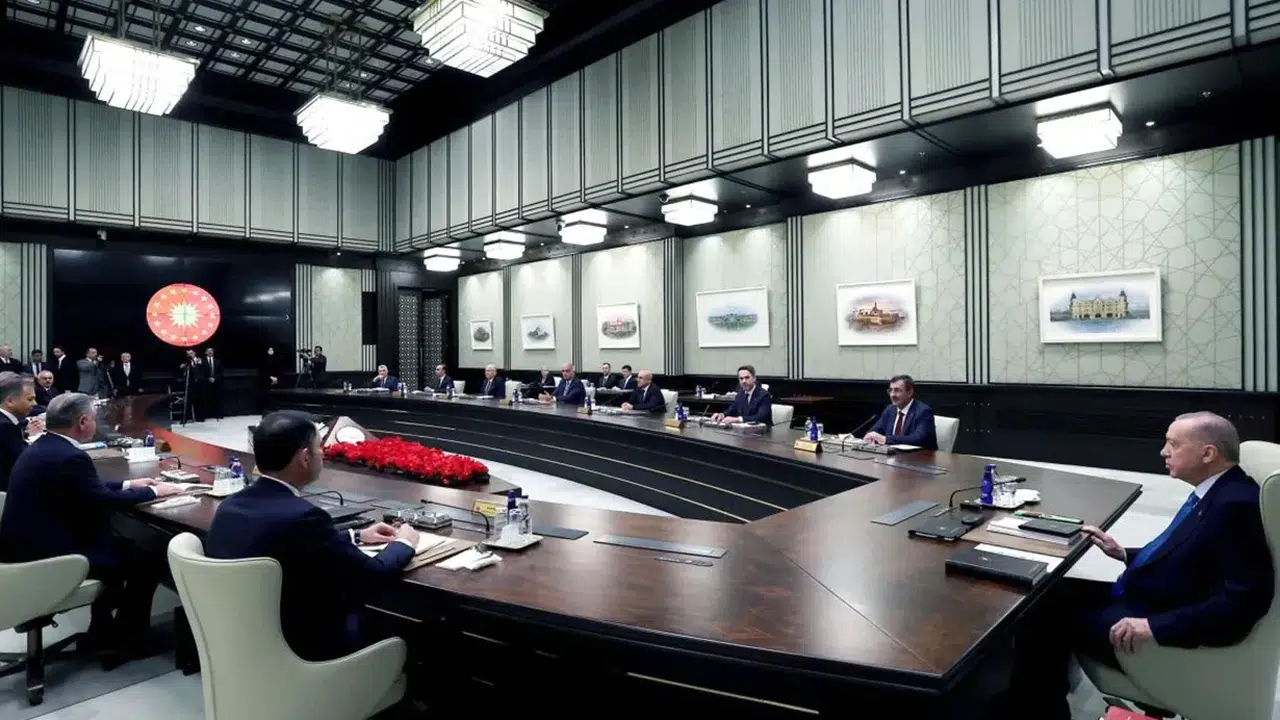 Kabinede Yeni Revizyon İddiası! 3 Bakanlık İçin Değişim Sinyali