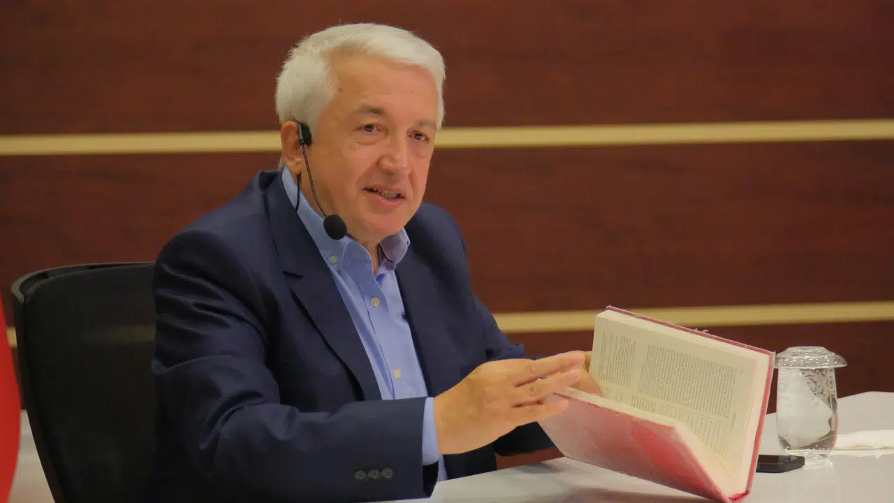 Prof. Dr. Mehmet Okuyan (hayatı) kimdir, karısı kim, hangi cemaatten, hangi mezhepten?