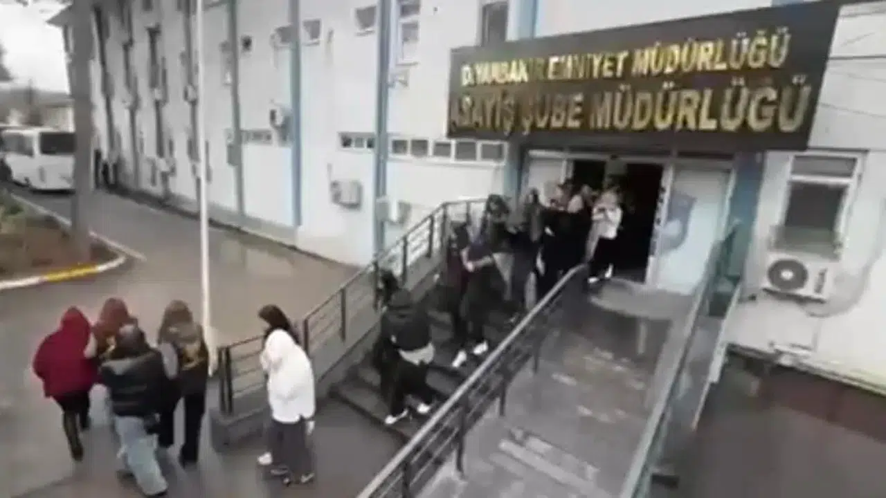 Masaj salonu görünümlü fuhuş ağına darbe