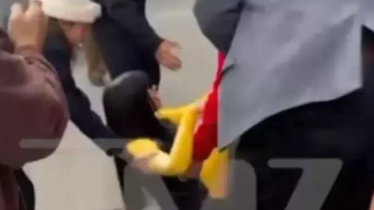 Cardi B rezil mi oldu, robotla dans ederken düştü mü, nasıl düştü, yaralandı mı, sağlık durumu nasıl?