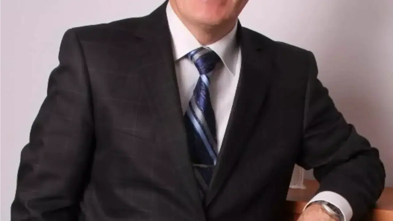 Ekrem Savaş hayatı (kimdir), aslen nereli, kaç yaşında, hangi görevlerde bulundu?