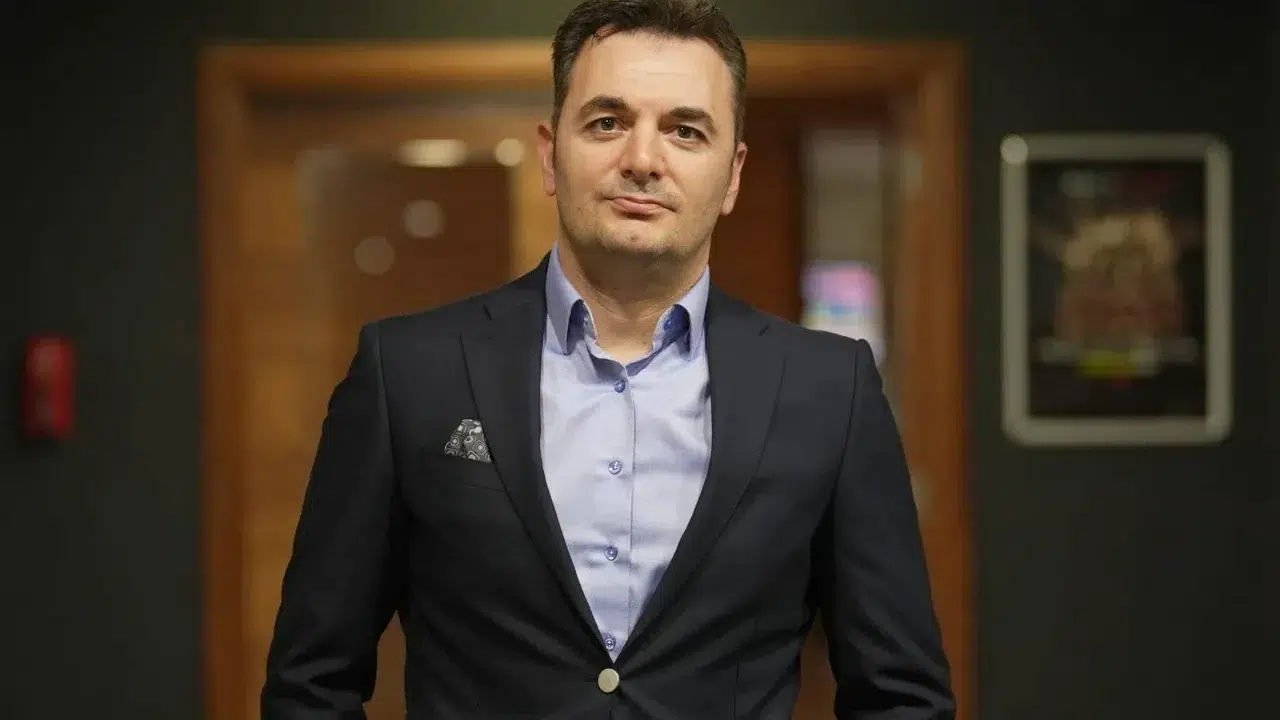 Tamer Oskay kimdir, nereli, kaç yaşında? Ekol TV genel yayın yönetmeni olan Tamer Oskay’ın hayatı ve kariyeri