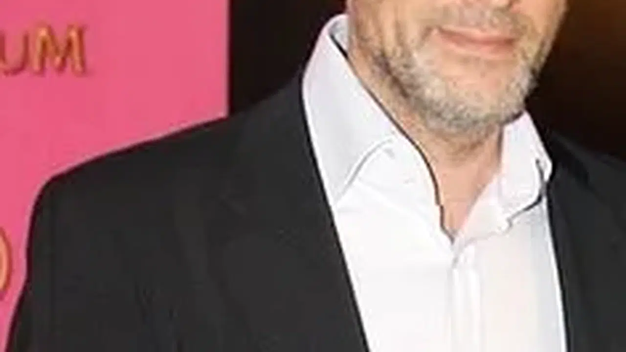 Adnan Aksoy kiminle evli, eşi kim, kaç çocuğu var, ne iş yapıyor, hayatı ve kariyeri?