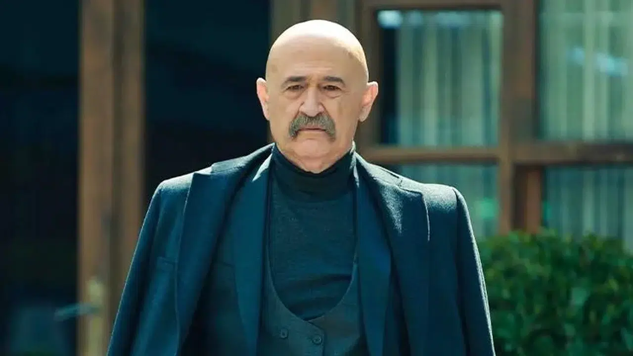 Uzak Şehir Ecmel Albora kim, gerçek adı ne, Müfit Kayacan kaç yaşında, nereli, boyu kaç, hangi TV dizileri ve kariyeriyle tanınıyor?