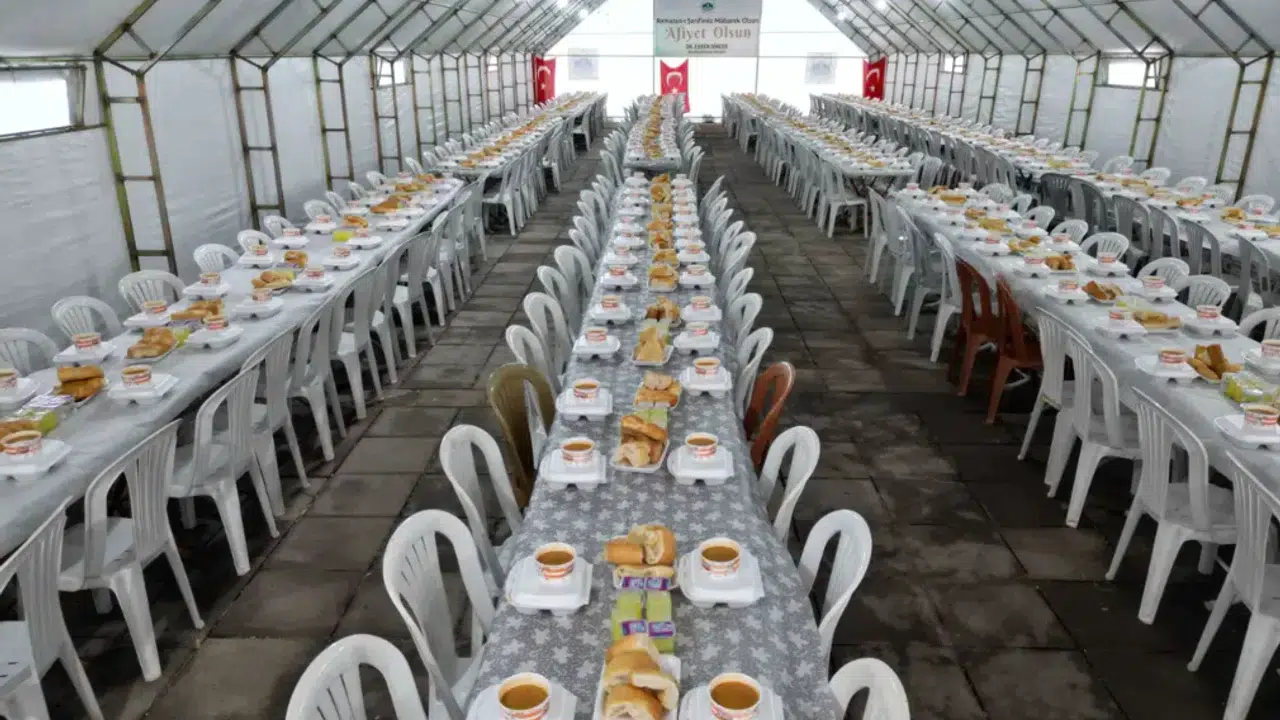 İzmir’de iftar çadırları nerede kurulacak? Karşıyaka, Buca, Bornova ve diğer ilçelerde ücretsiz iftar noktaları nerede?
