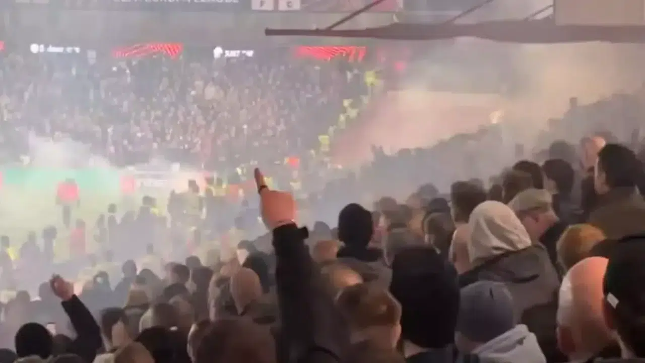 İngiltere’de Olay Tezahürat! Fenerbahçe Maçına Tribün Damgası