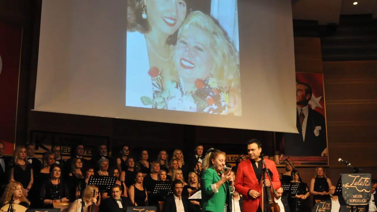 Muazzez Abacı şarkılarıyla anıldı: Kadıköy’de duygu yüklü gece