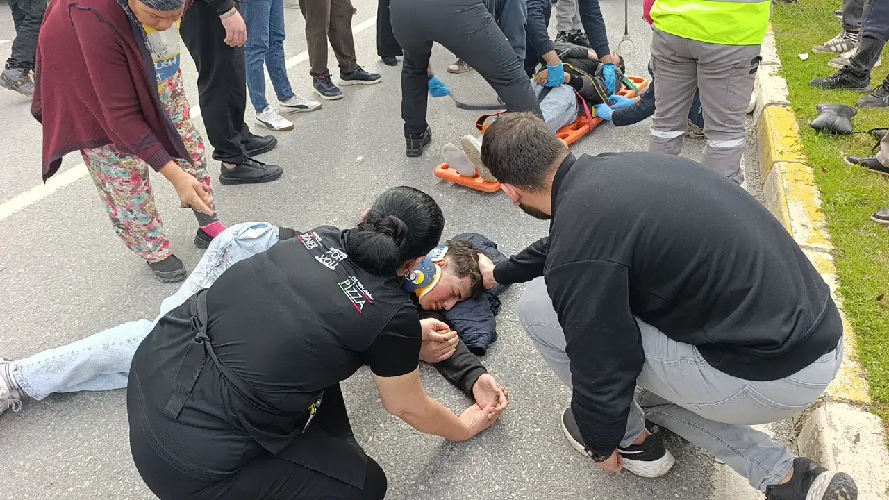 Geri manevra facia getirdi! İki kişi ölümle burun buruna...