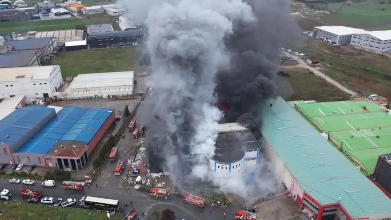 Silivri’de fabrika yangını neden çıktı, patlamalar sebebi ne, kontrol altına alındı mı, son durum ne?