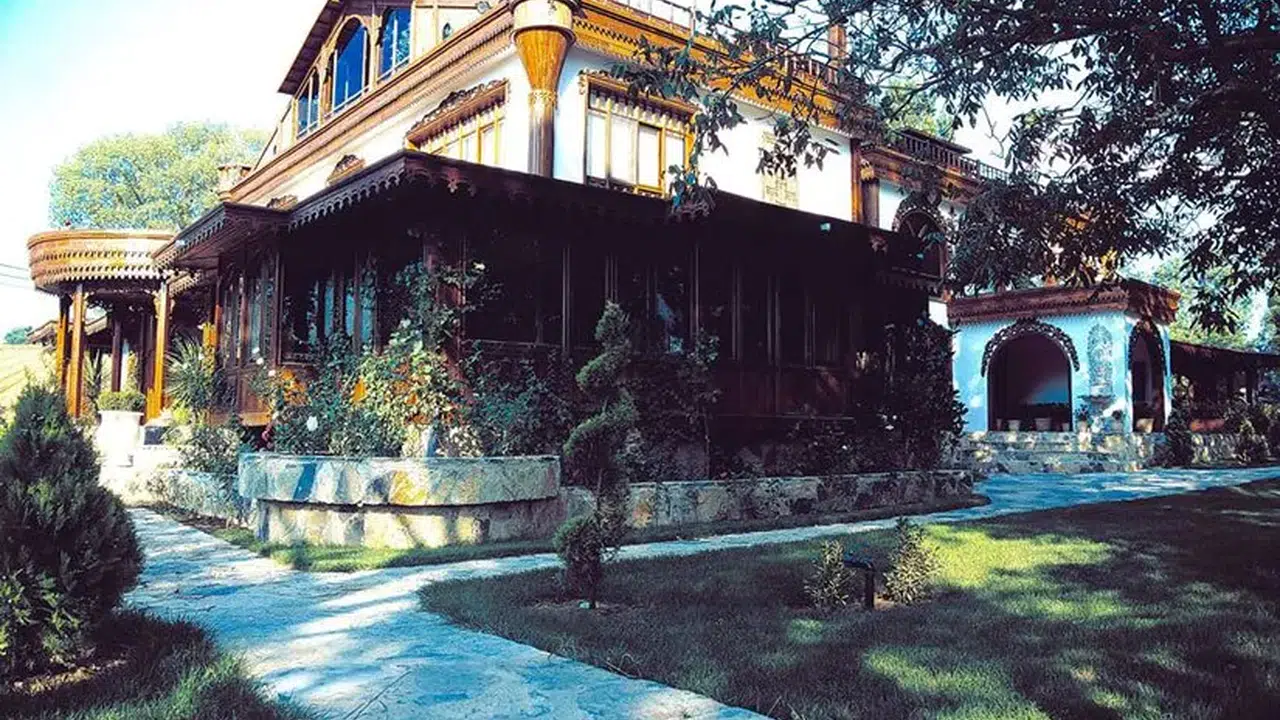 Adnan Oktar’ın çiftliği nerede, hangi ilçede, evde neler bulunuyor? Pembe köşk hakkında detaylı bilgi