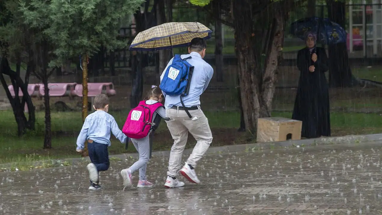 10 Şubat Antalya’da Okullar Tatil Mi? Meteoroloji Manavgat, Alanya, Gazipaşa İçin Alarm Verdi