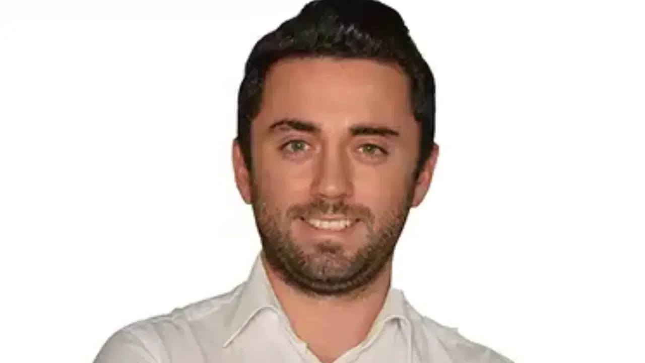 Gökmen Özcan’ın hayatı ve kariyeri, kaç dil biliyor, nerelerde çalıştı, hangi takımı tutuyor?