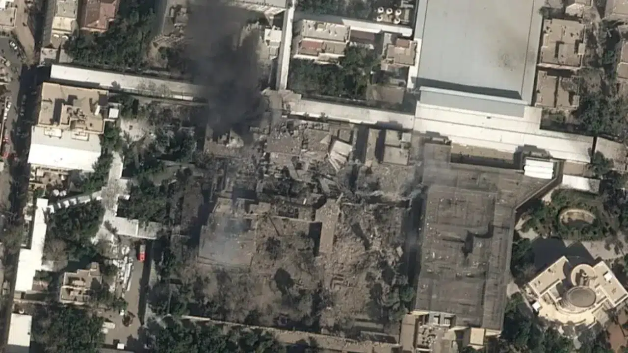 İran dini lideri Ayetullah Ali Hamaney’in konutu evi nerede, ailesinden kim öldü?