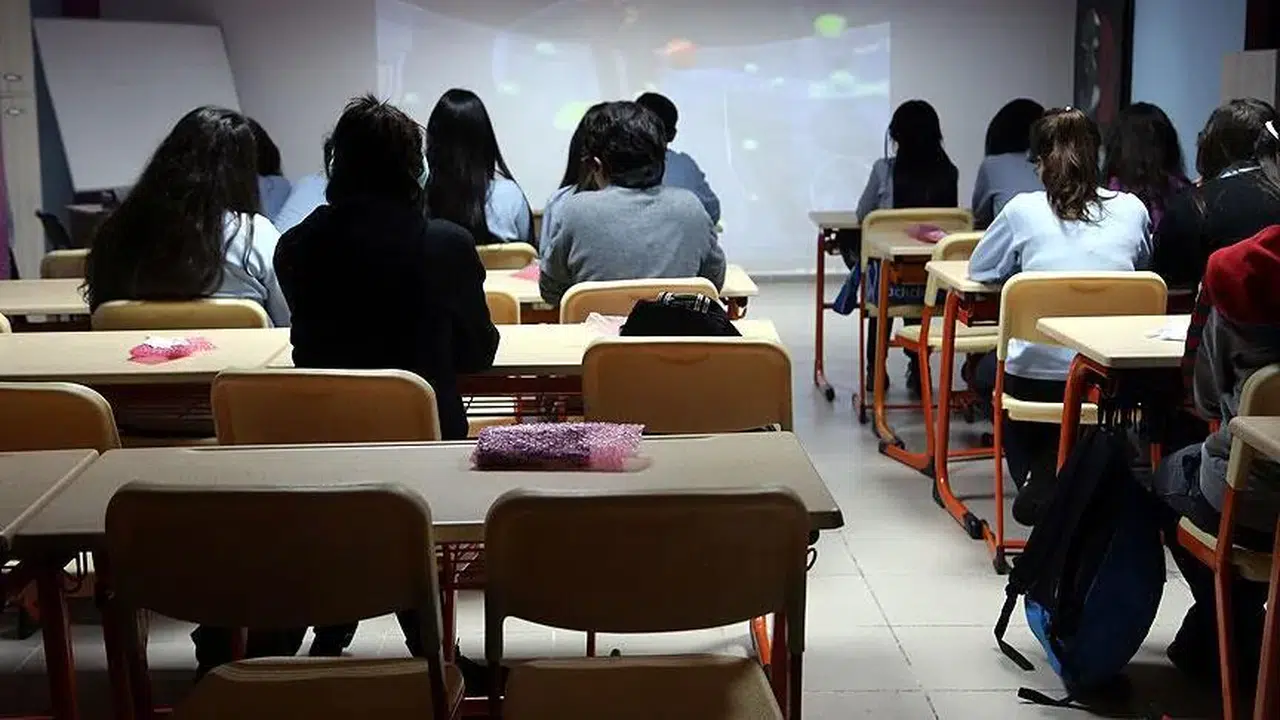 Lisede edebiyat dersinden kalınca sınıfta kalınır mı, Türk Dili ve Edebiyatı 70’in altında olursa ne olur?